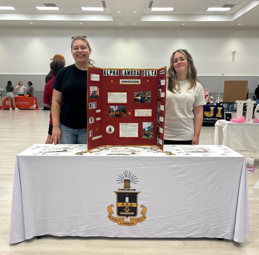 Taylor Smith and Sydney Clarke tabling at SHSU Freshman Orientation.
