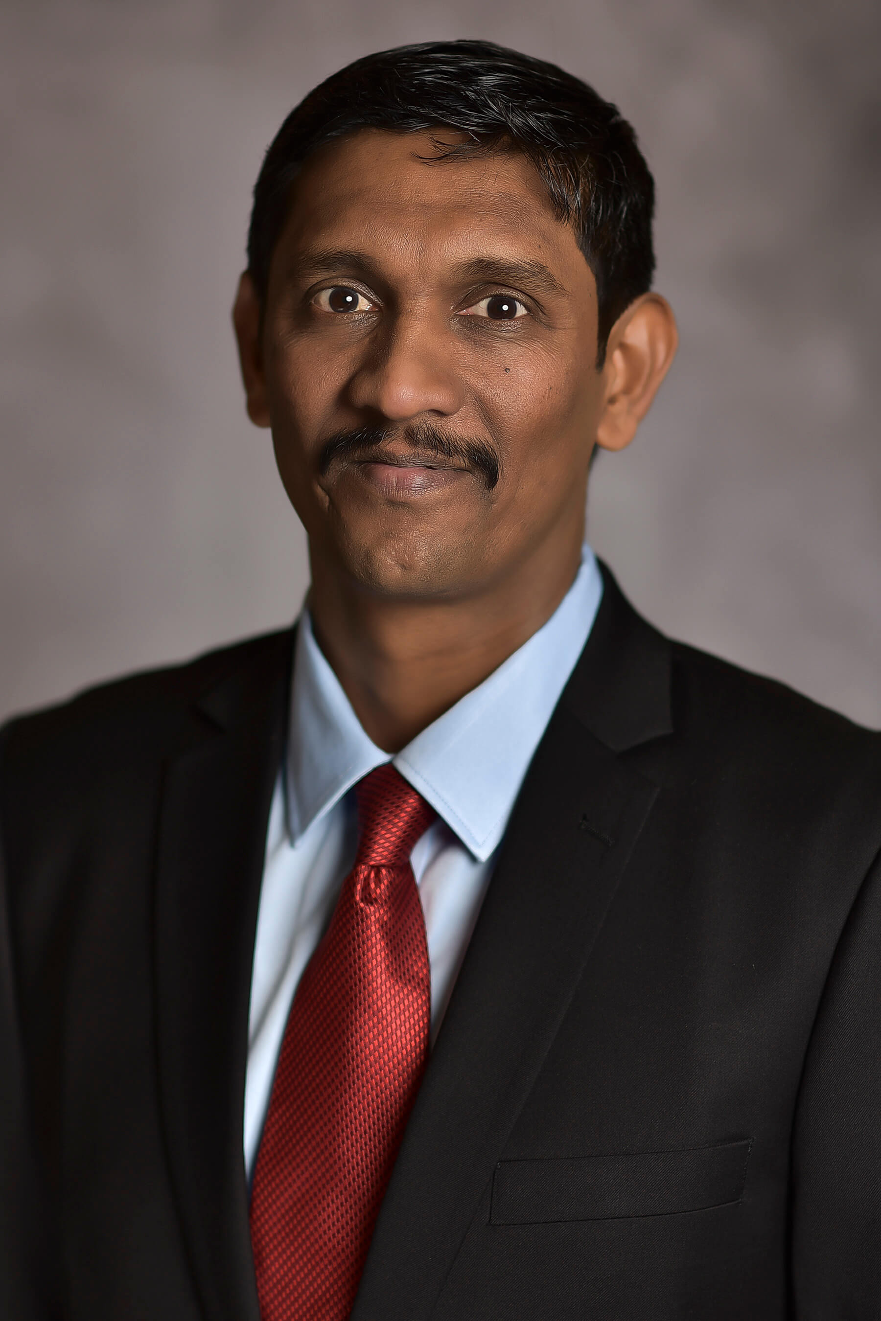 Vinoth Sittaramane smiles for a photo.